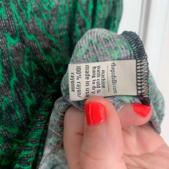 🌍 The Podolls fun wavy pattern top - Picture 3 of 5